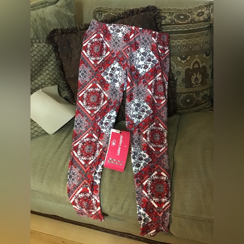 New Women Bobbie Brooks Red White Black Bandana Patch Work Day Legging Sz Large